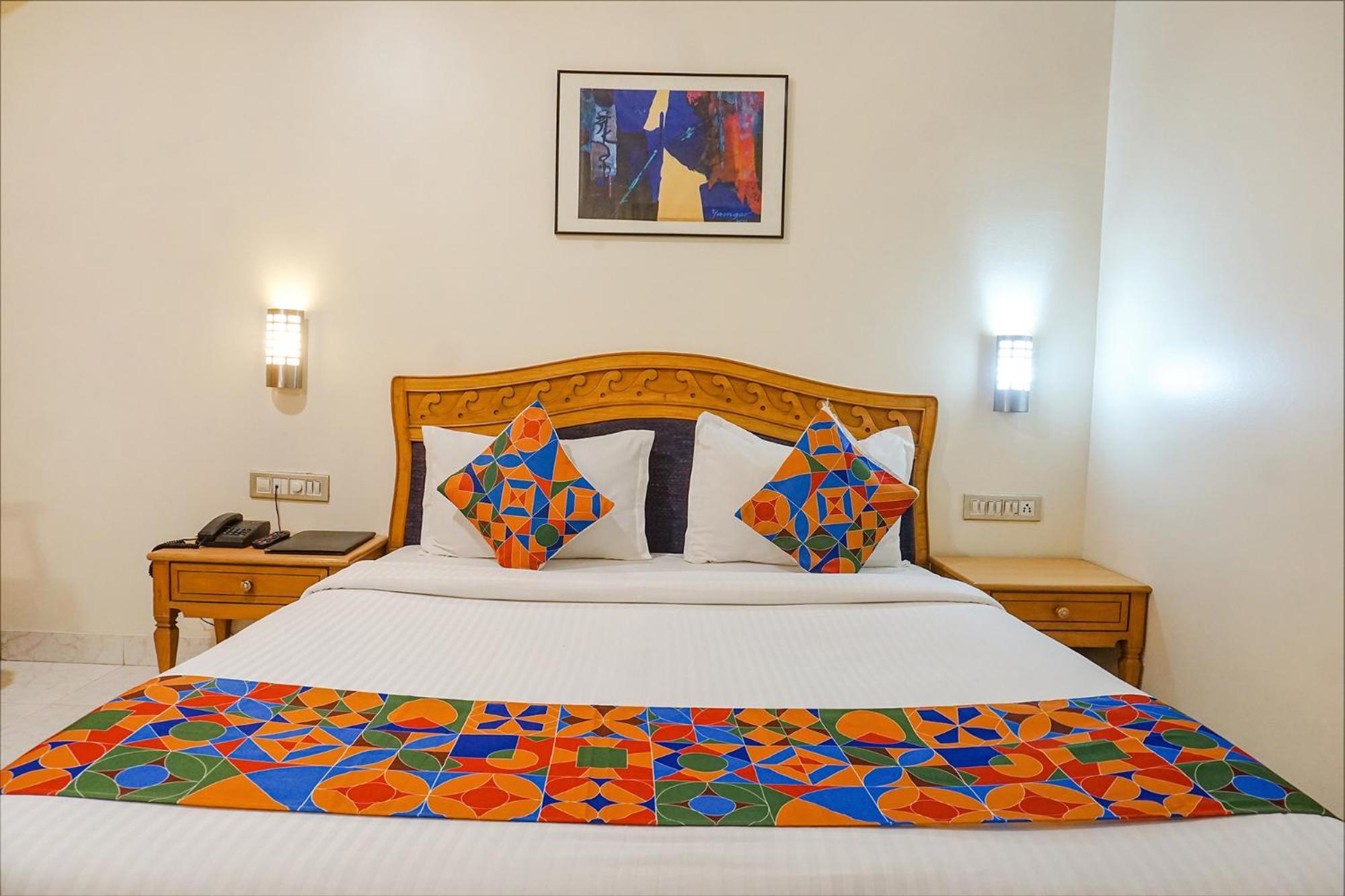 The Ambassador Hotel Пуна Экстерьер фото